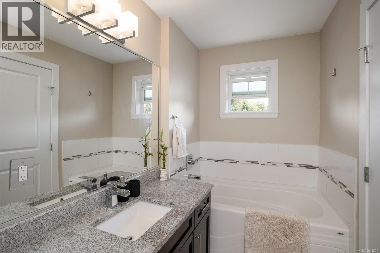 3 555 Niagara Street, Victoria