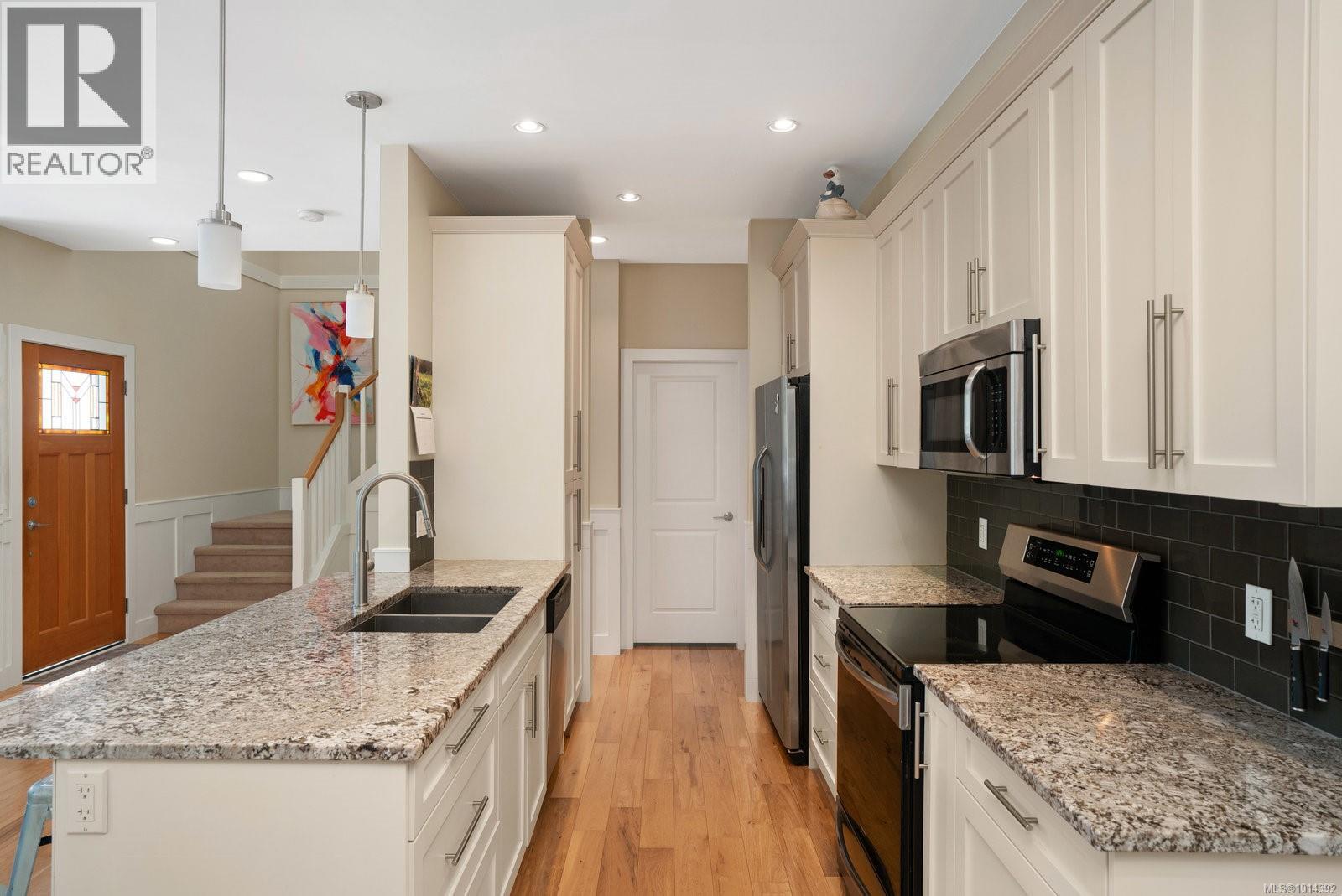 3 555 Niagara Street, Victoria