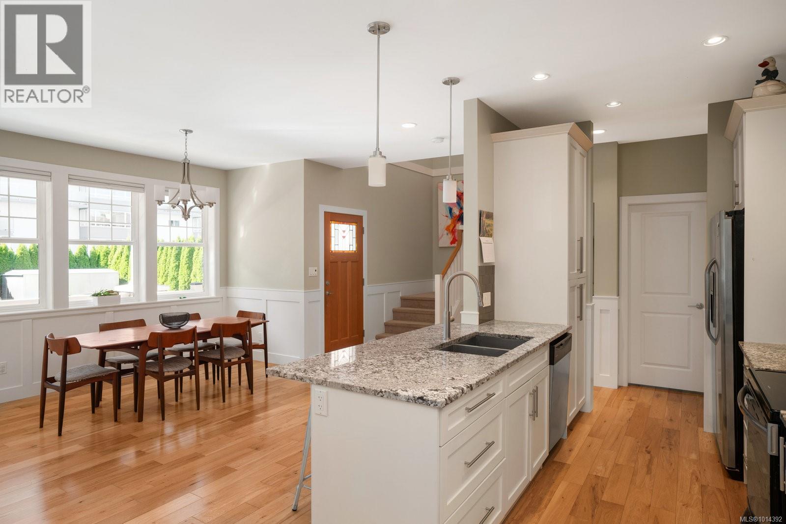 3 555 Niagara Street, Victoria