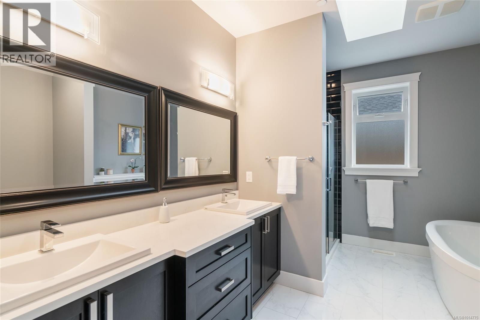 166 Skylark Ave, Parksville