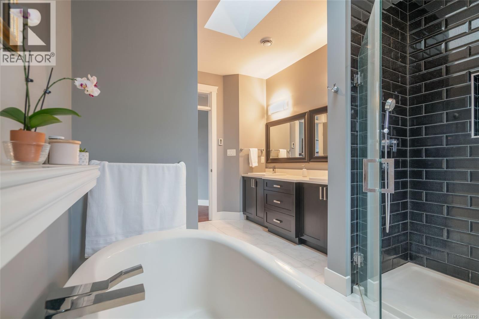 166 Skylark Ave, Parksville