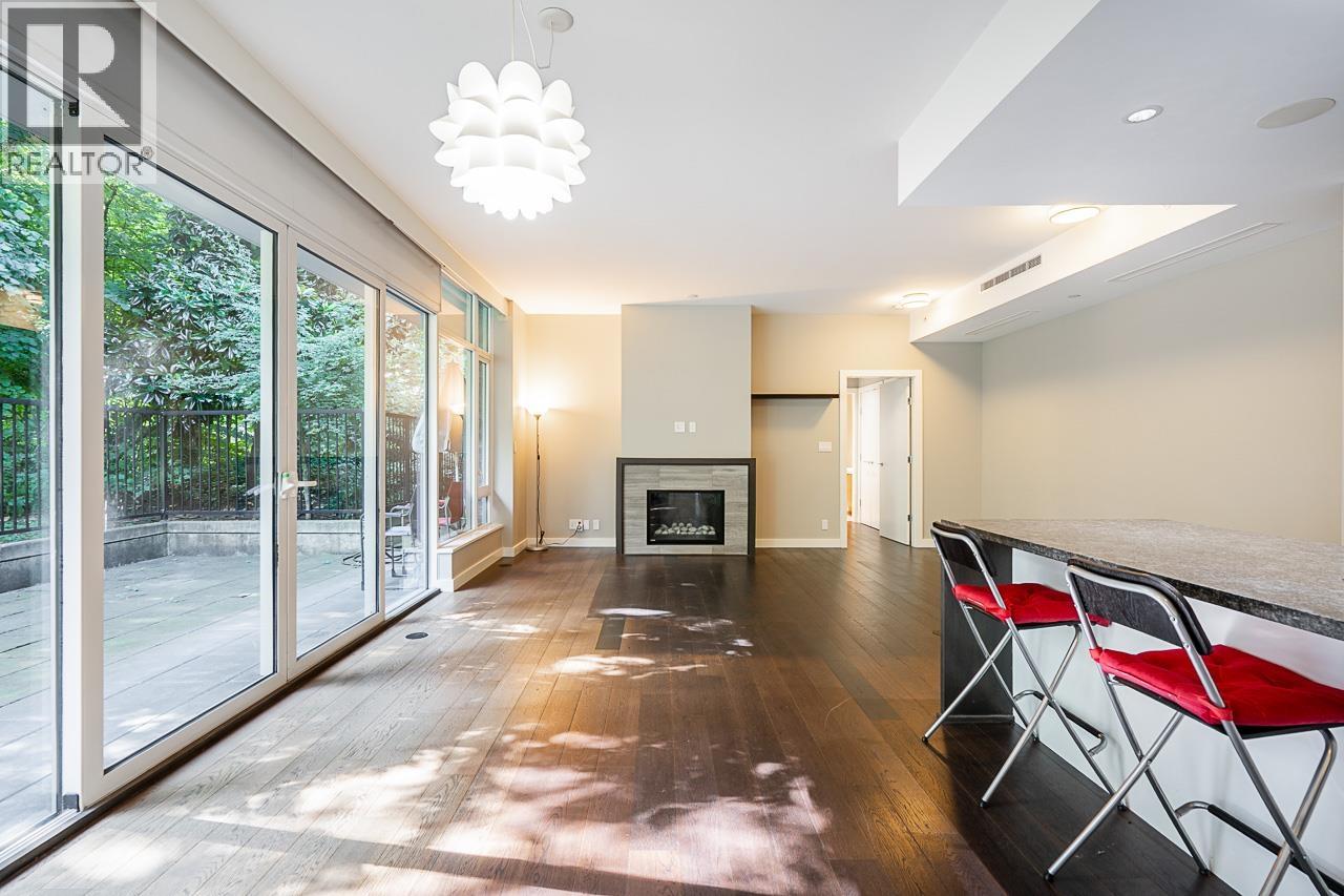 101 988 KEITH ROAD, West Vancouver