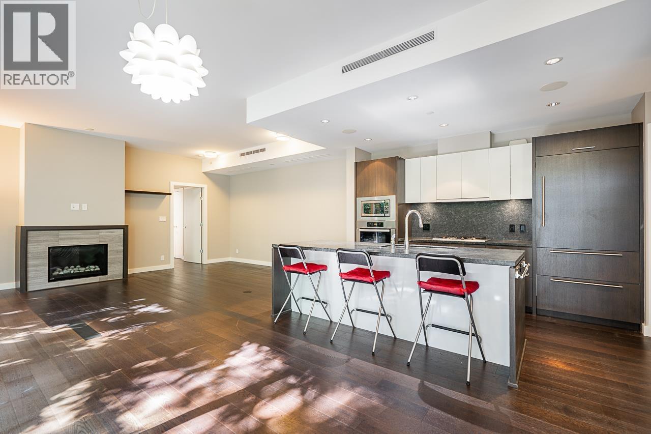101 988 KEITH ROAD, West Vancouver