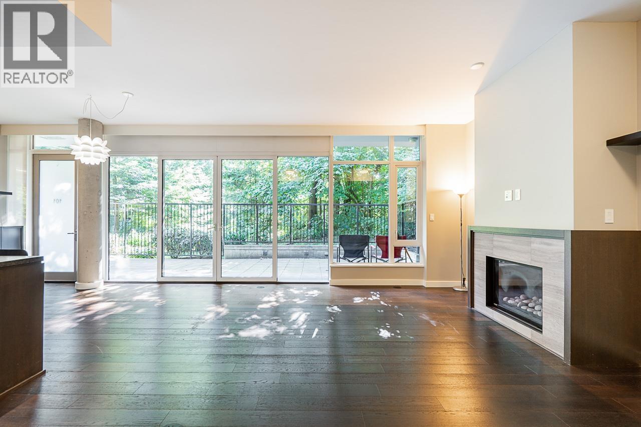 101 988 KEITH ROAD, West Vancouver