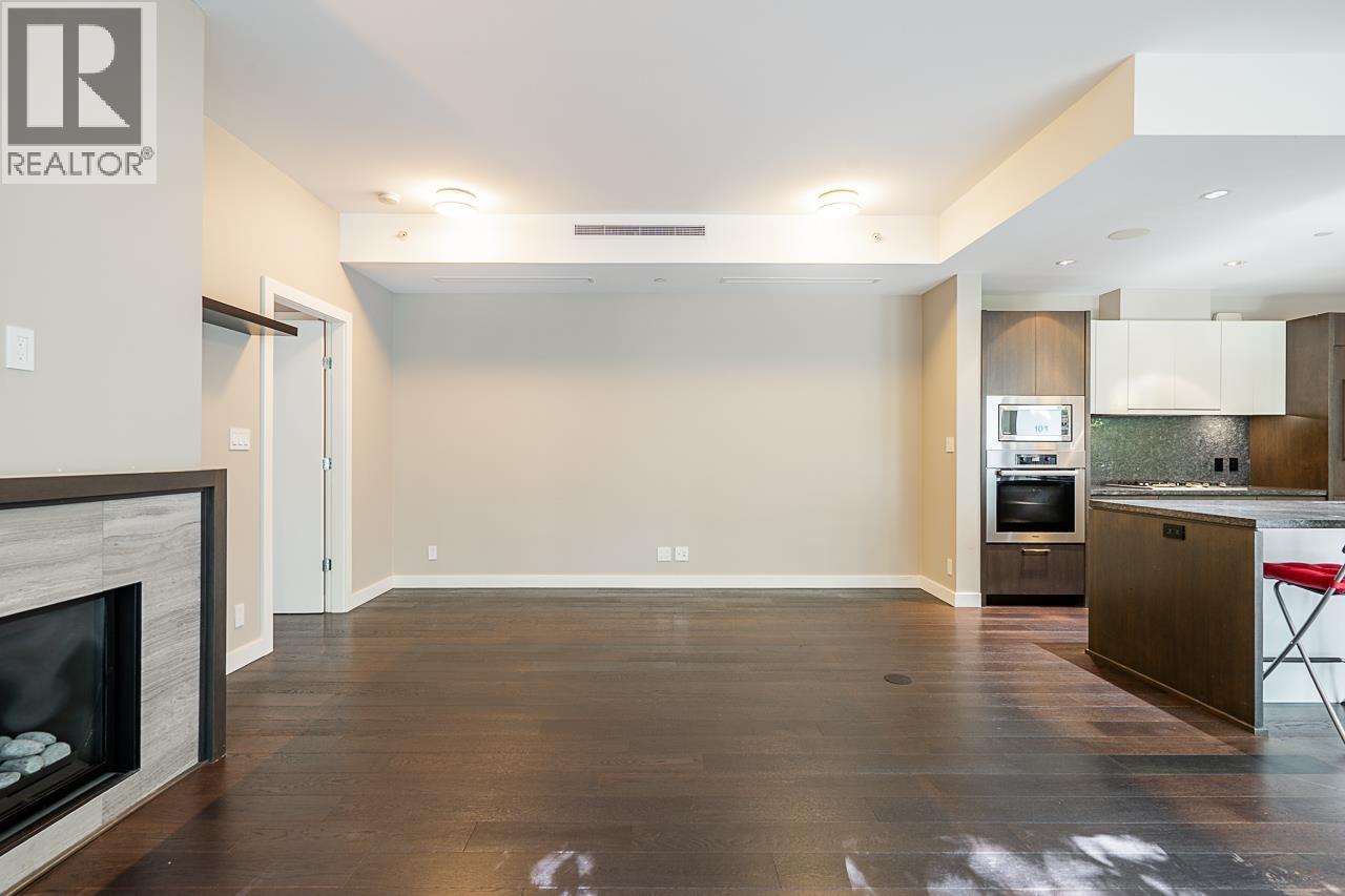 101 988 KEITH ROAD, West Vancouver