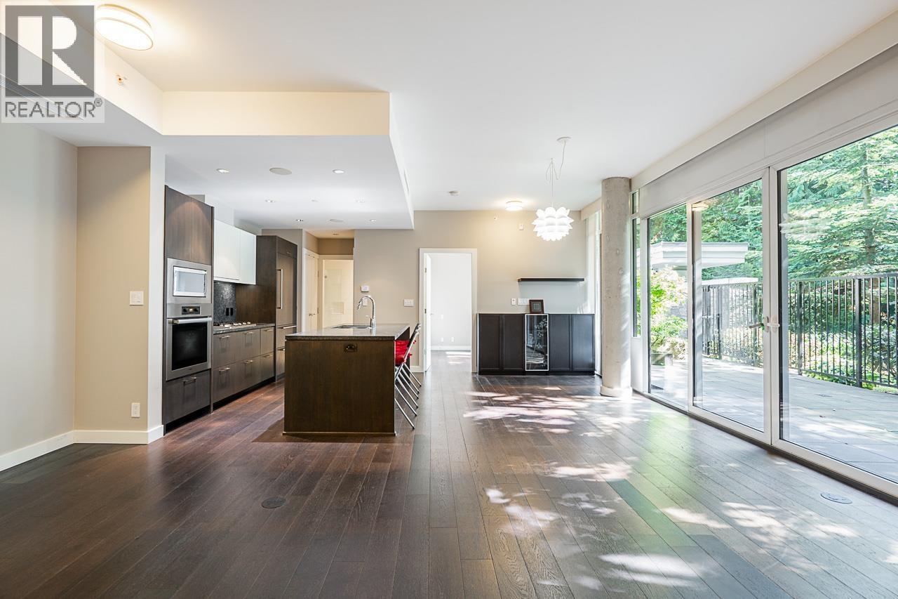 101 988 KEITH ROAD, West Vancouver