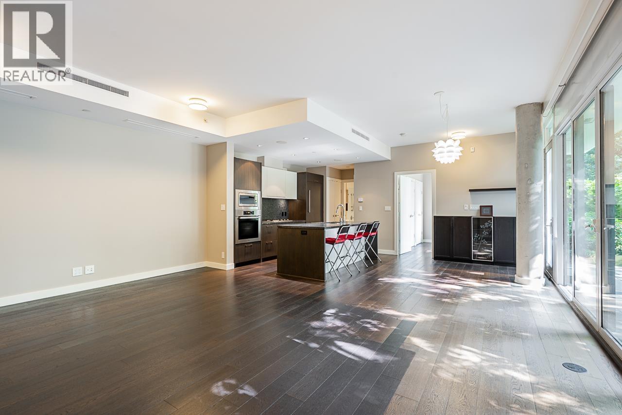 101 988 KEITH ROAD, West Vancouver