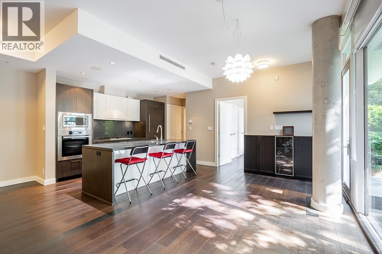 101 988 KEITH ROAD, West Vancouver