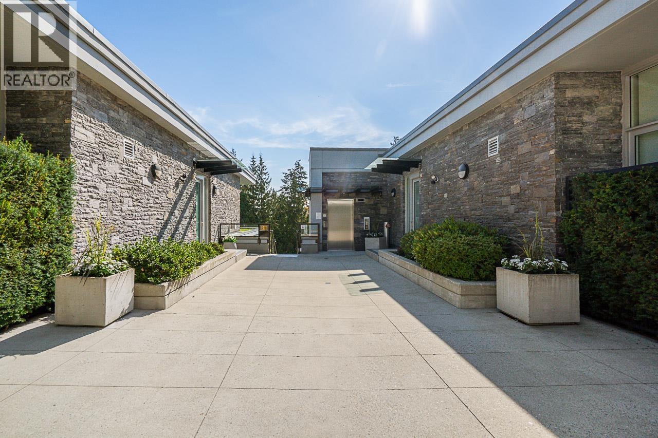 101 988 KEITH ROAD, West Vancouver