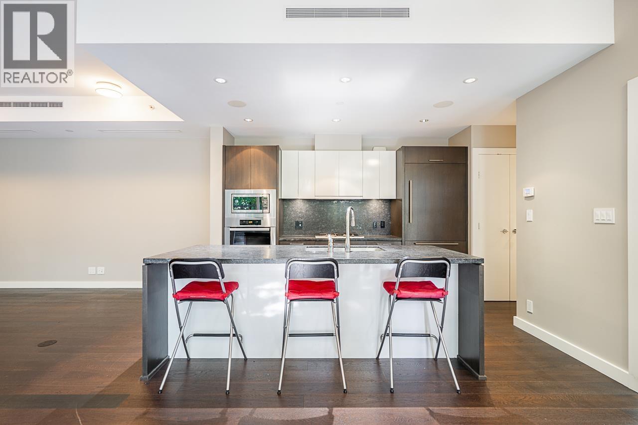 101 988 KEITH ROAD, West Vancouver