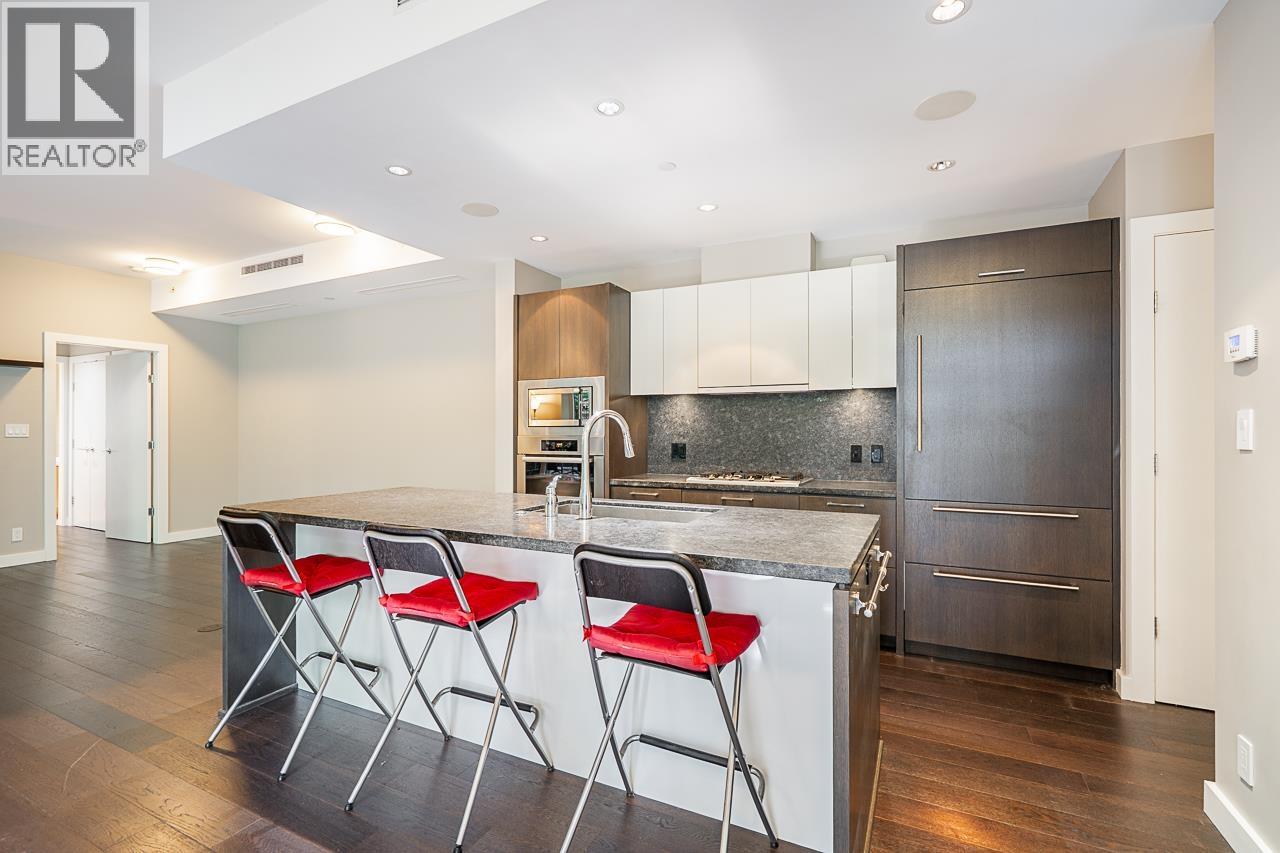 101 988 KEITH ROAD, West Vancouver
