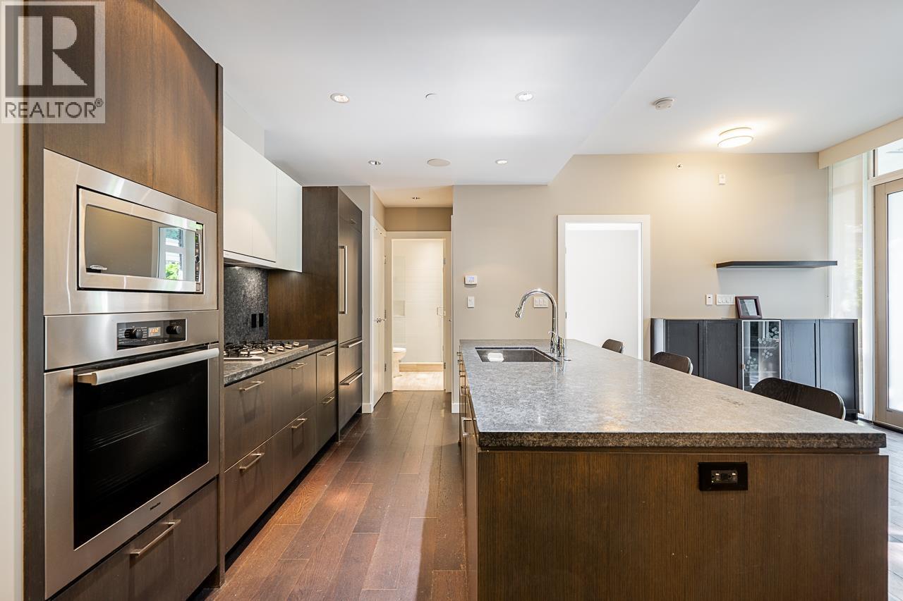 101 988 KEITH ROAD, West Vancouver