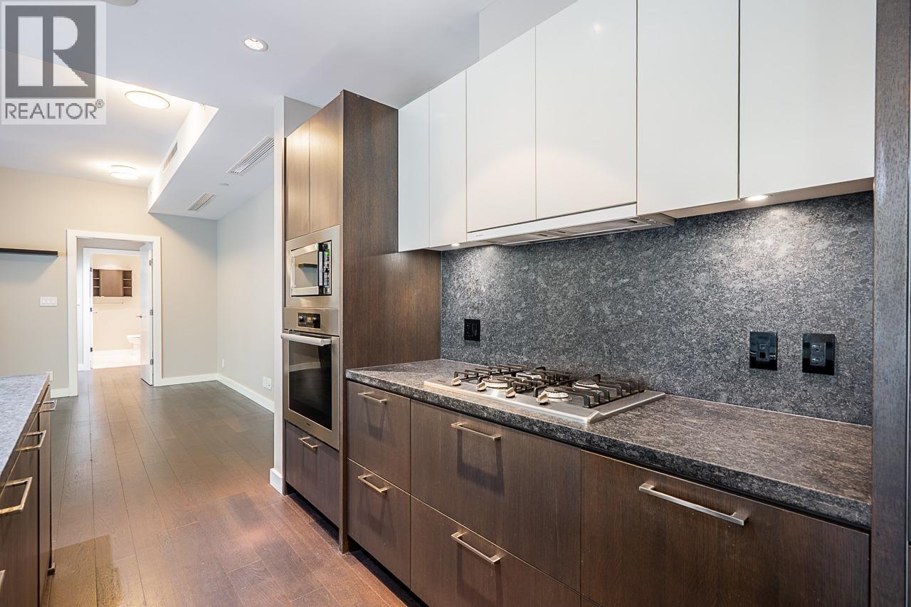 101 988 KEITH ROAD, West Vancouver