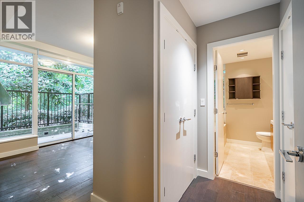 101 988 KEITH ROAD, West Vancouver