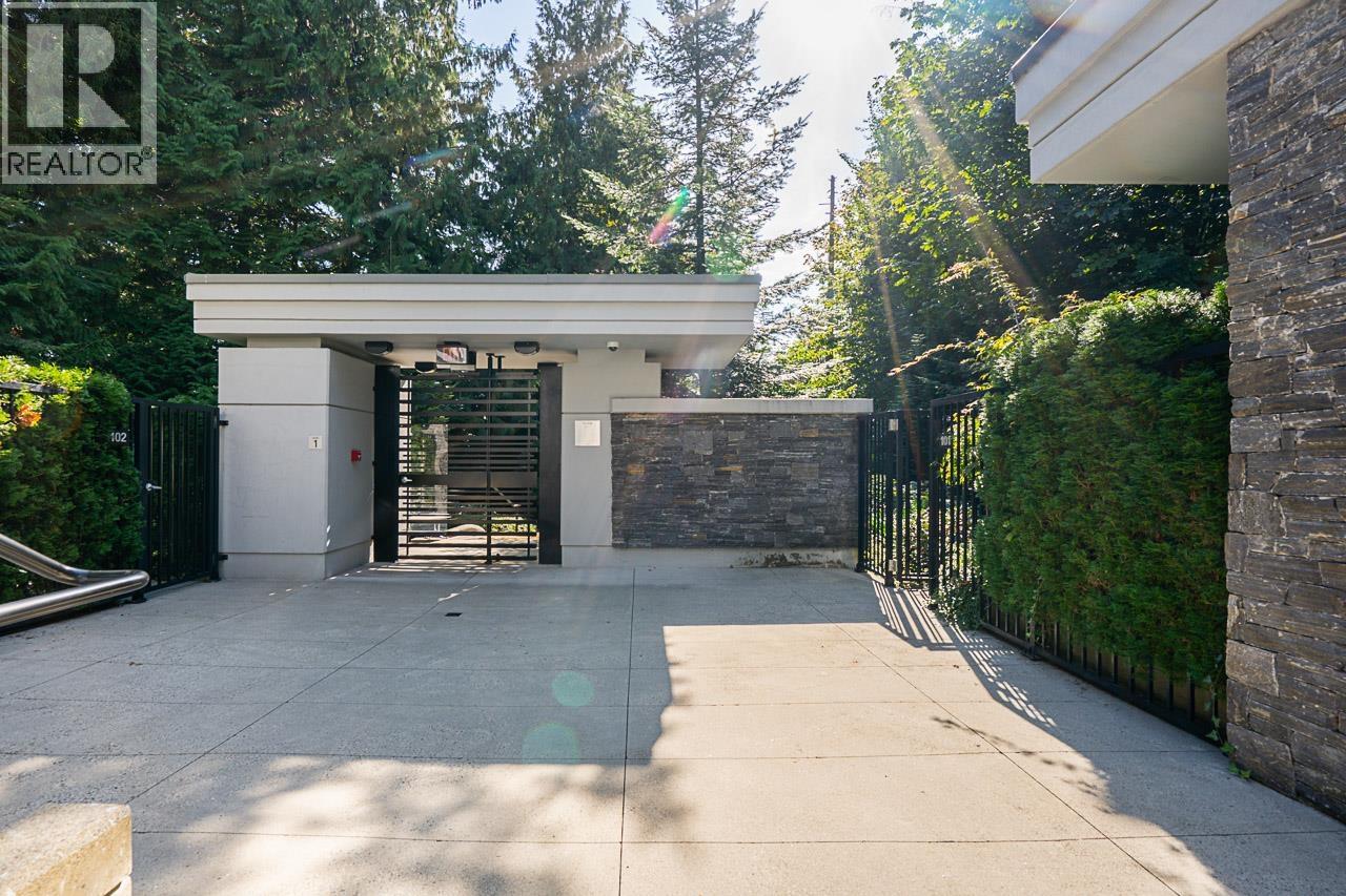101 988 KEITH ROAD, West Vancouver