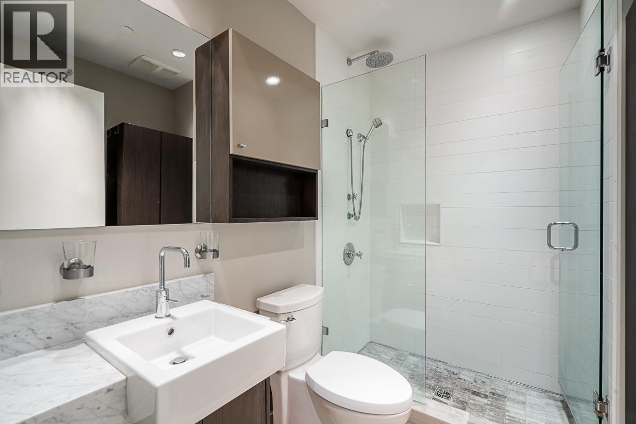101 988 KEITH ROAD, West Vancouver