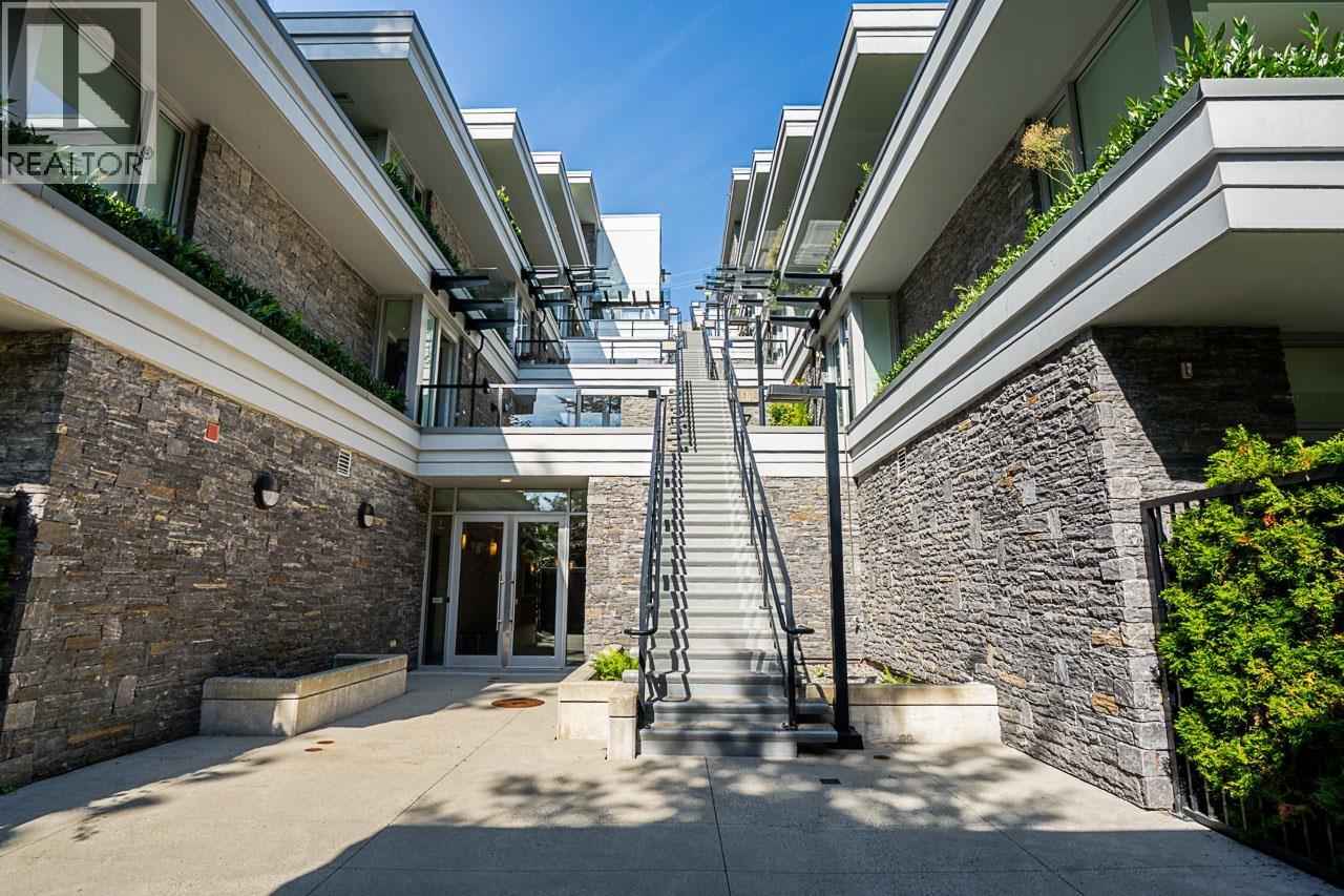 101 988 KEITH ROAD, West Vancouver