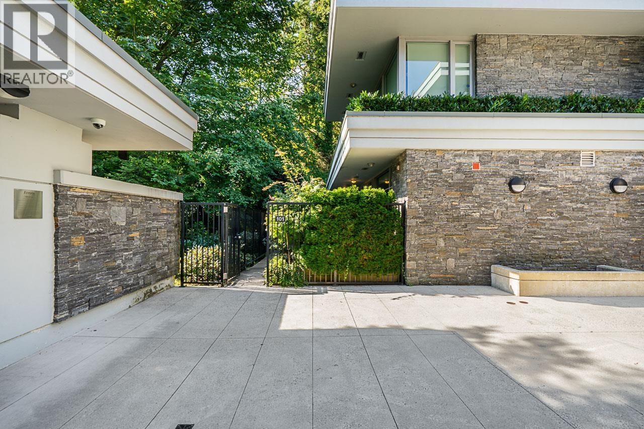 101 988 KEITH ROAD, West Vancouver
