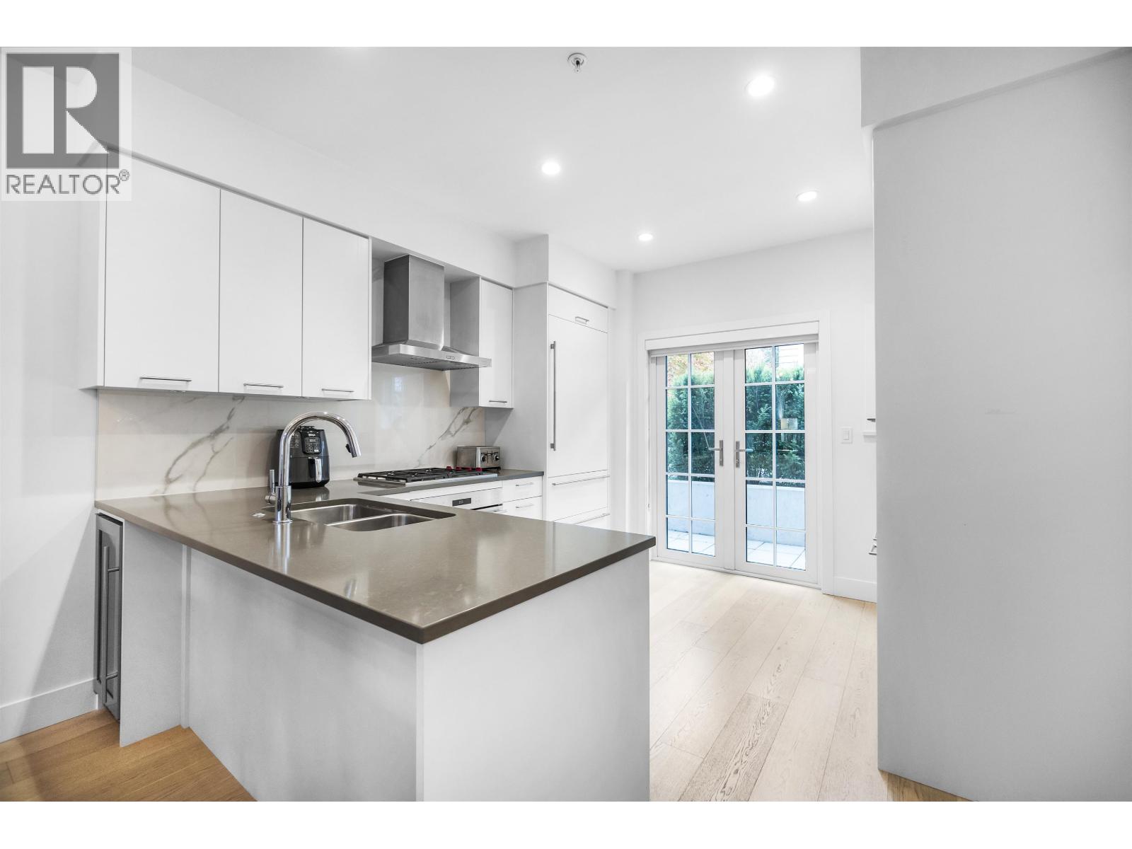 5 1133 RIDGEWOOD DRIVE, North Vancouver
