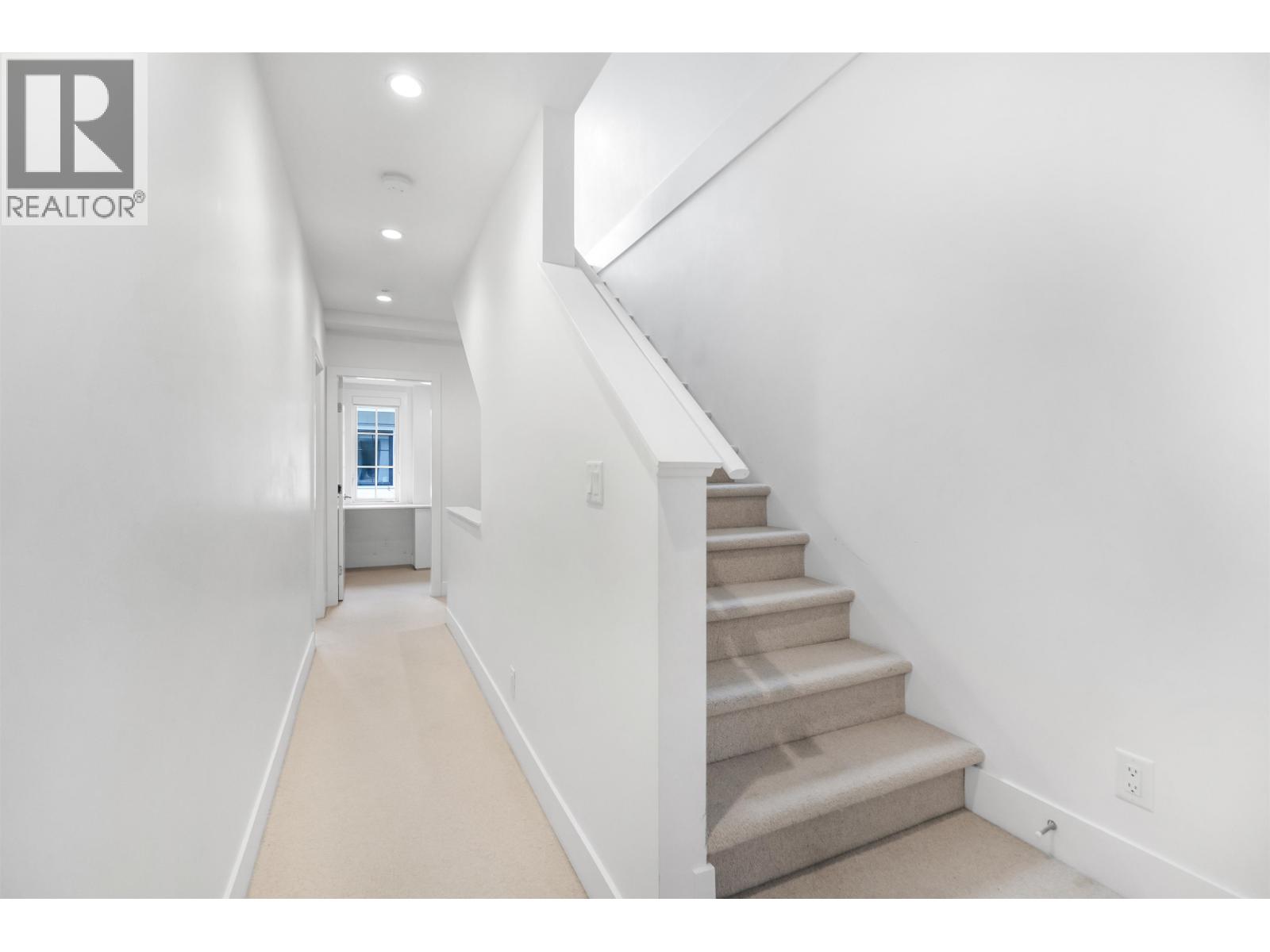 5 1133 RIDGEWOOD DRIVE, North Vancouver