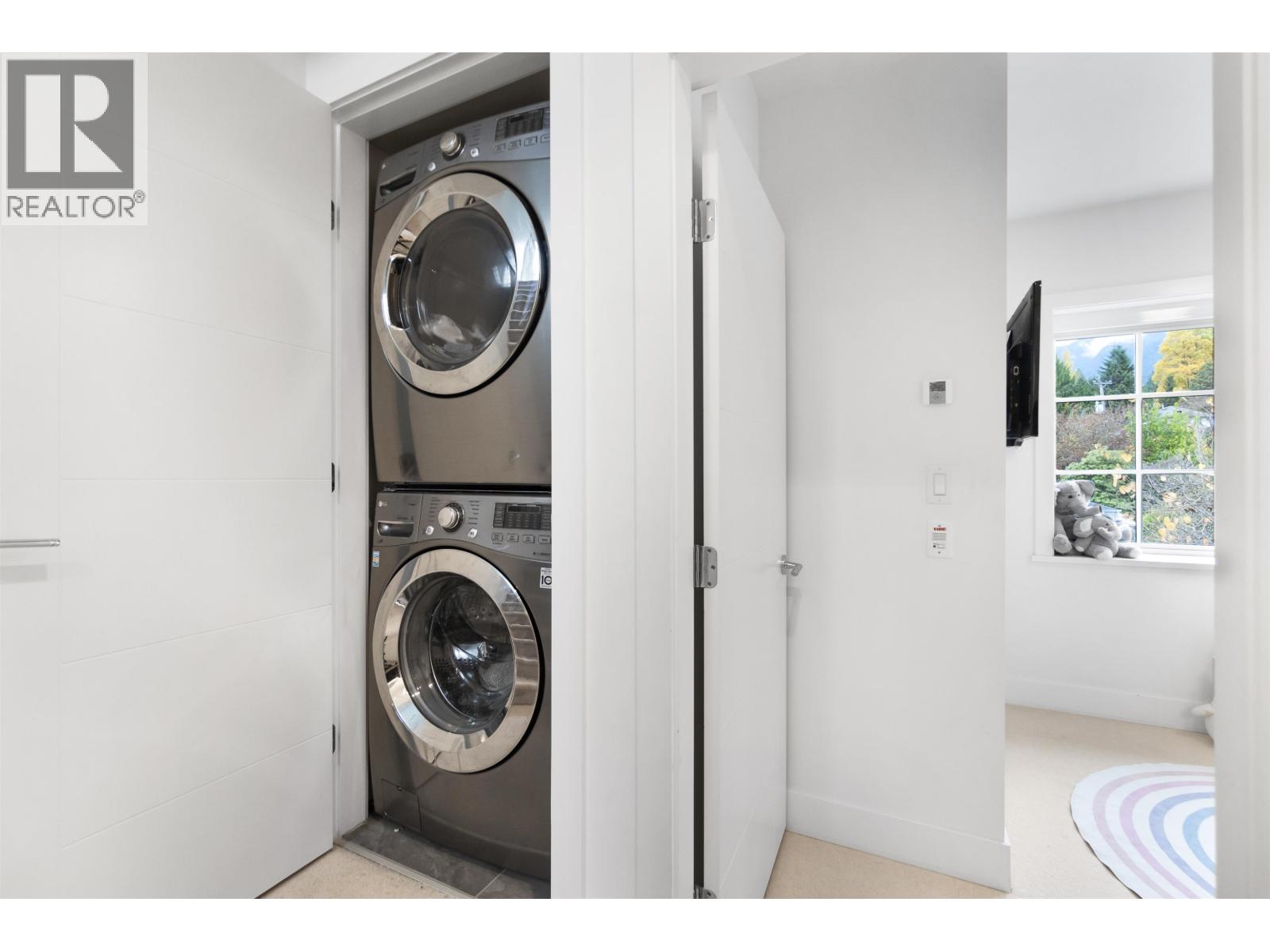 5 1133 RIDGEWOOD DRIVE, North Vancouver