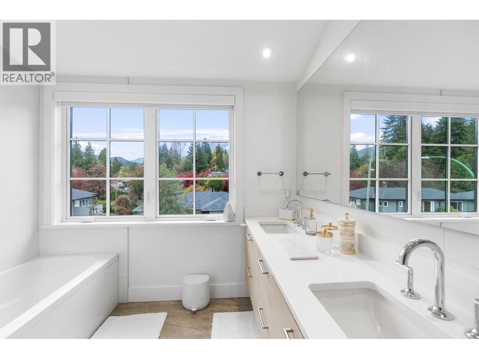 5 1133 RIDGEWOOD DRIVE, North Vancouver