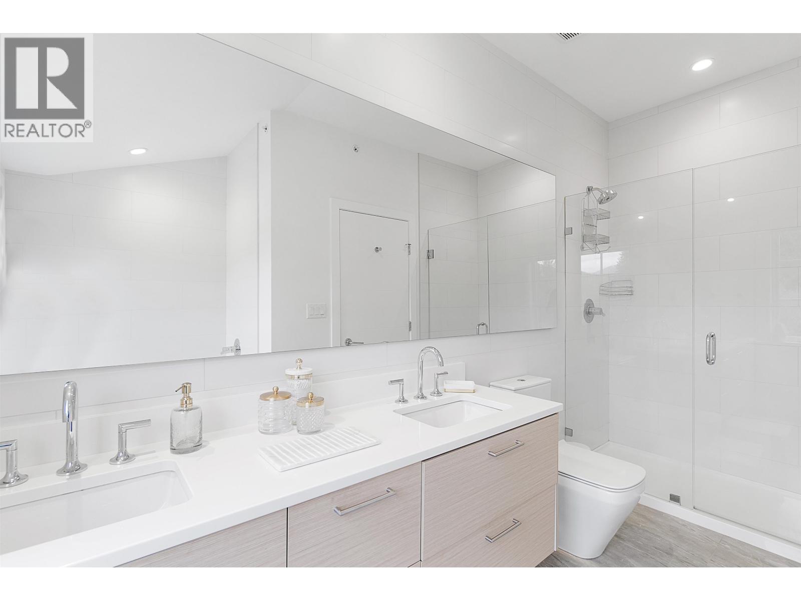 5 1133 RIDGEWOOD DRIVE, North Vancouver