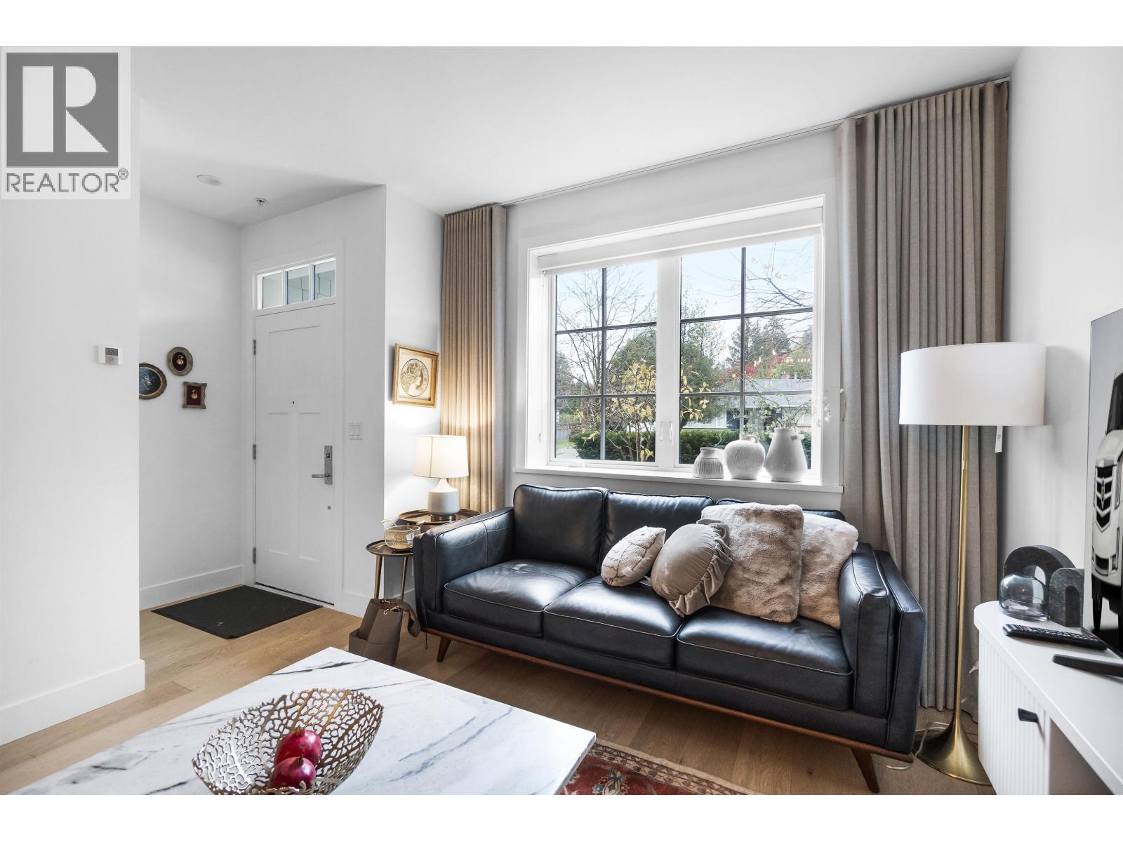 5 1133 RIDGEWOOD DRIVE, North Vancouver