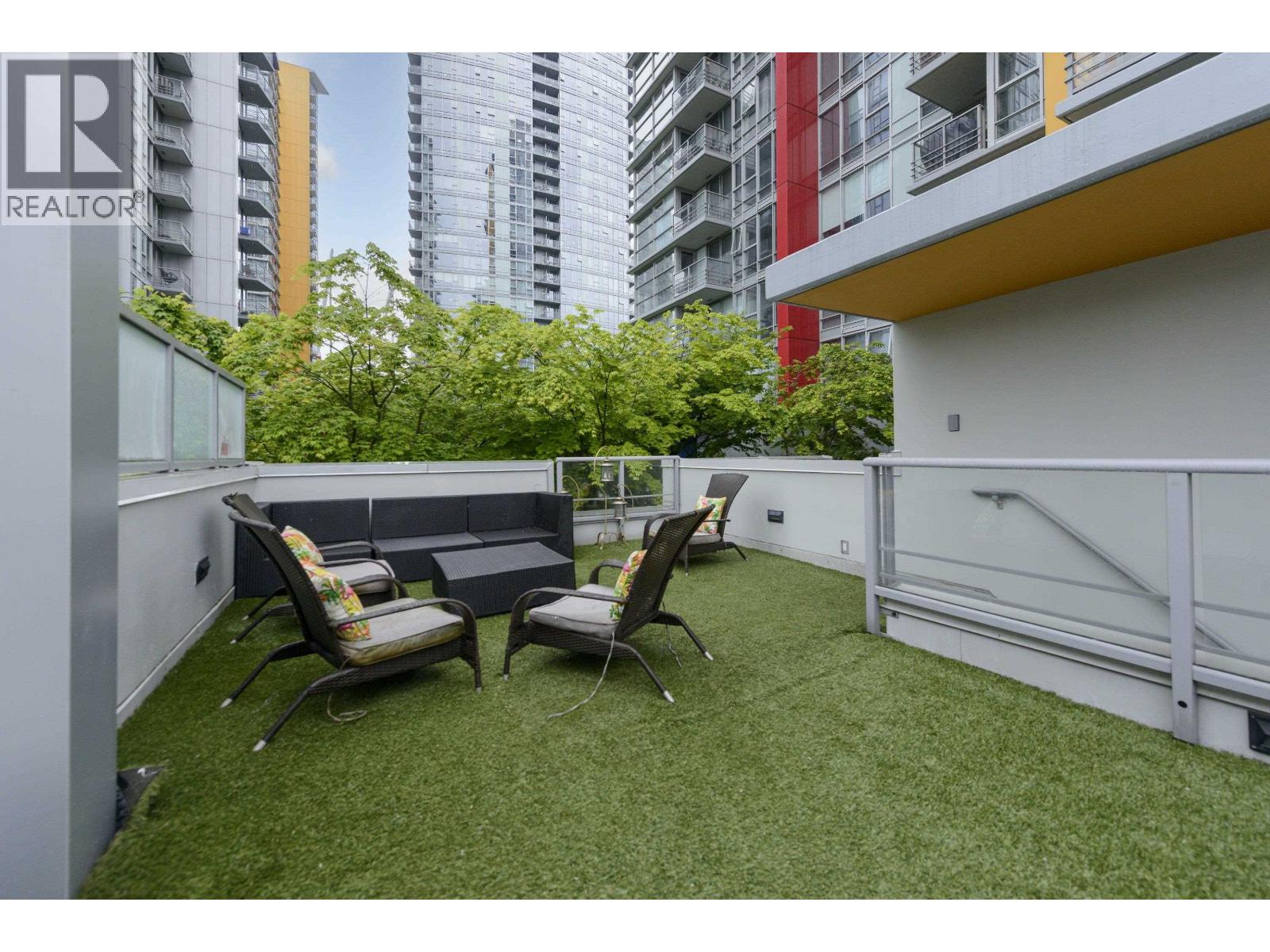 128 DUNSMUIR STREET, Vancouver