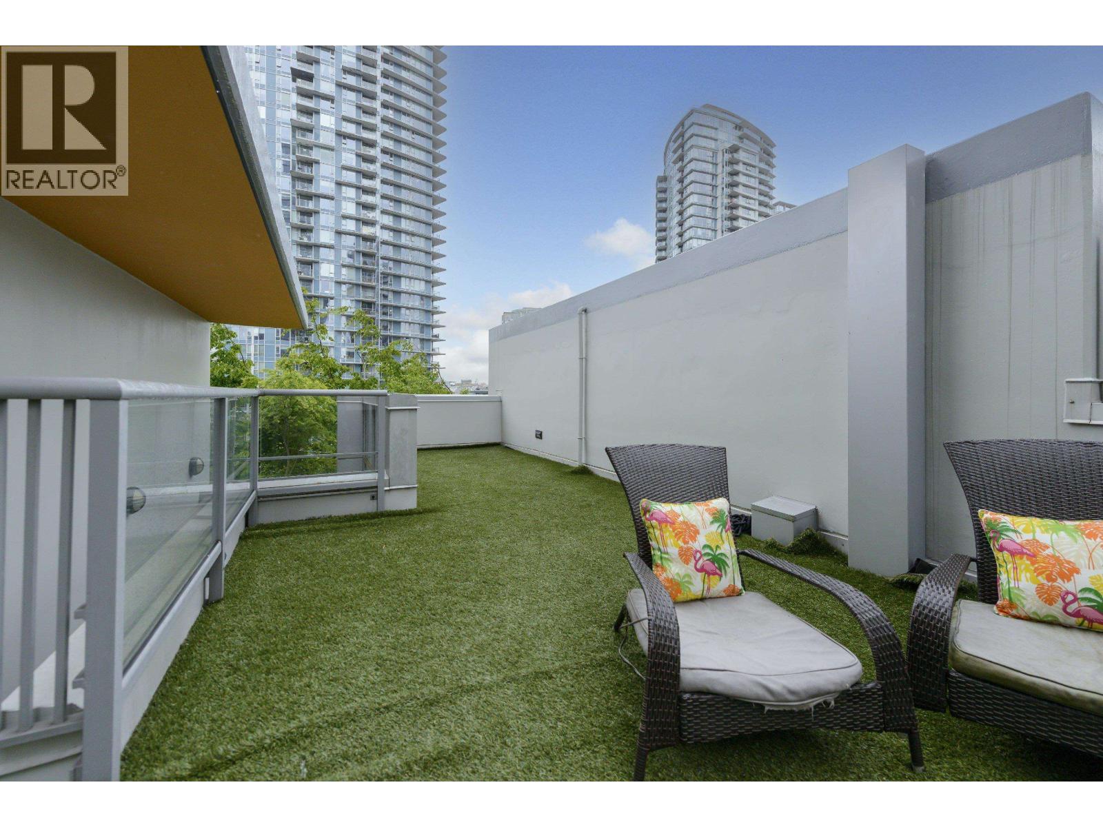 128 DUNSMUIR STREET, Vancouver