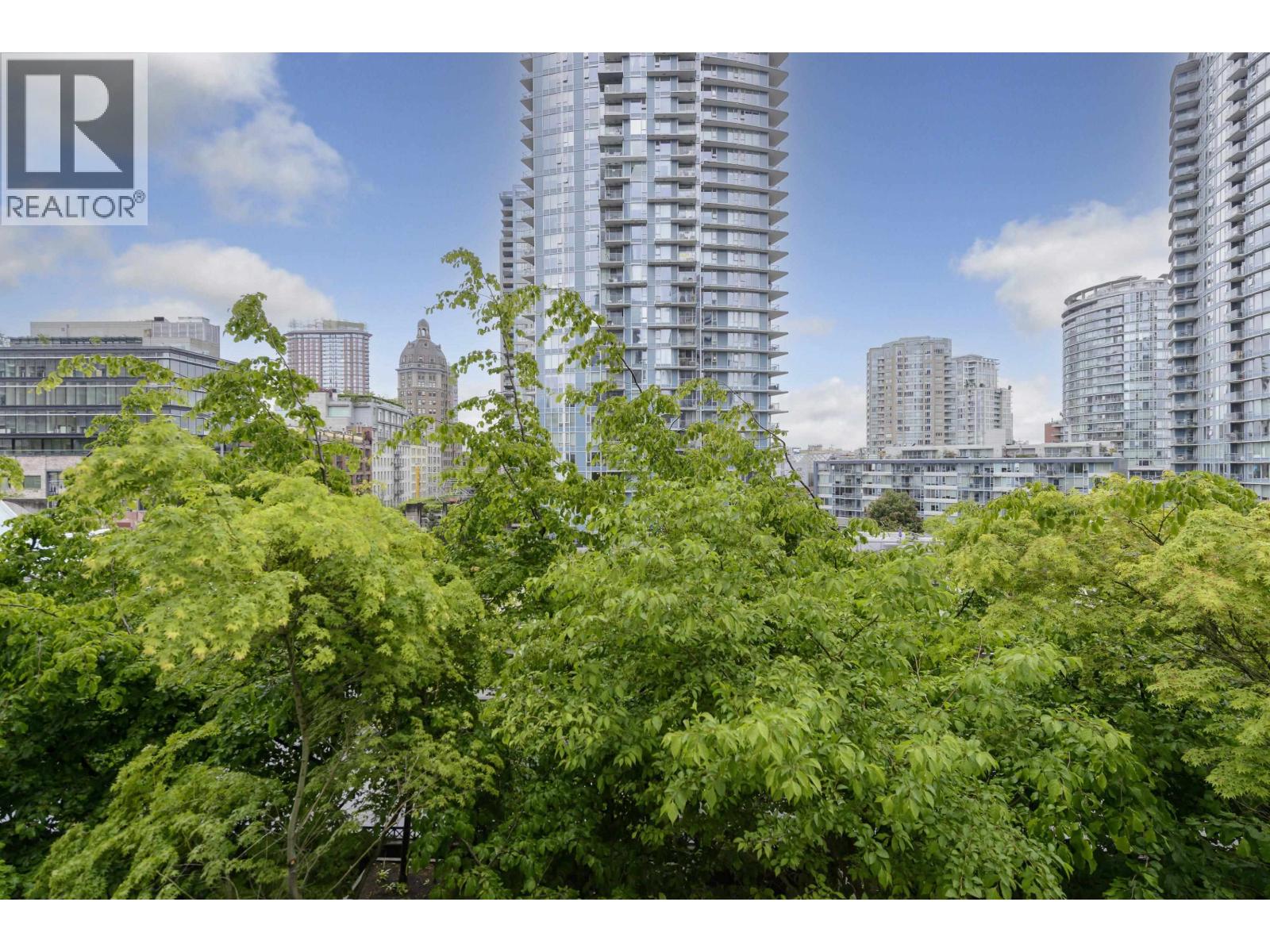 128 DUNSMUIR STREET, Vancouver