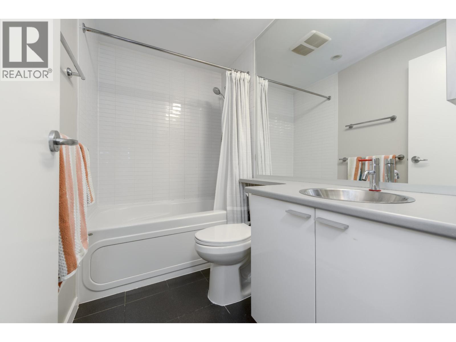 128 DUNSMUIR STREET, Vancouver