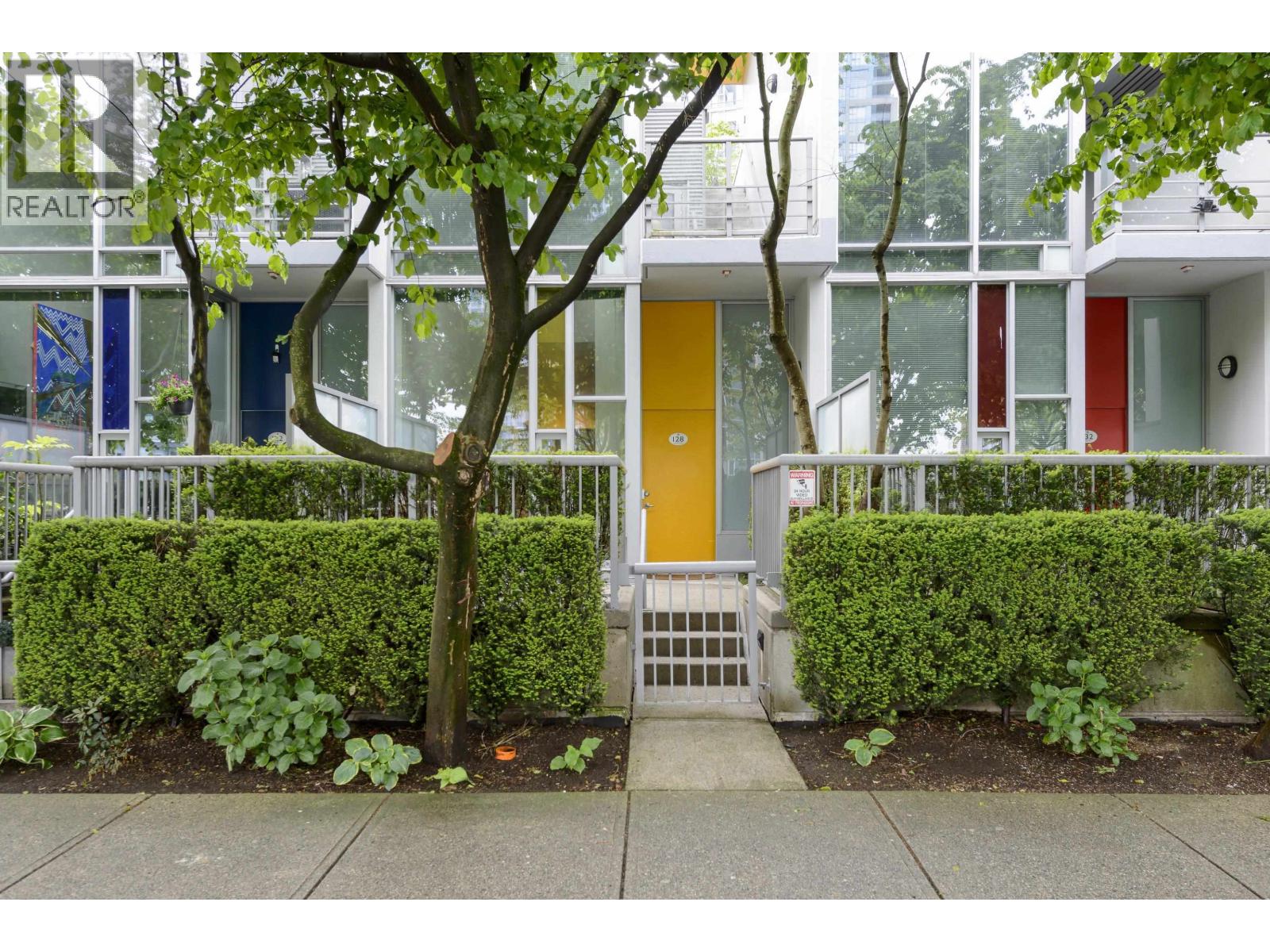 128 DUNSMUIR STREET, Vancouver