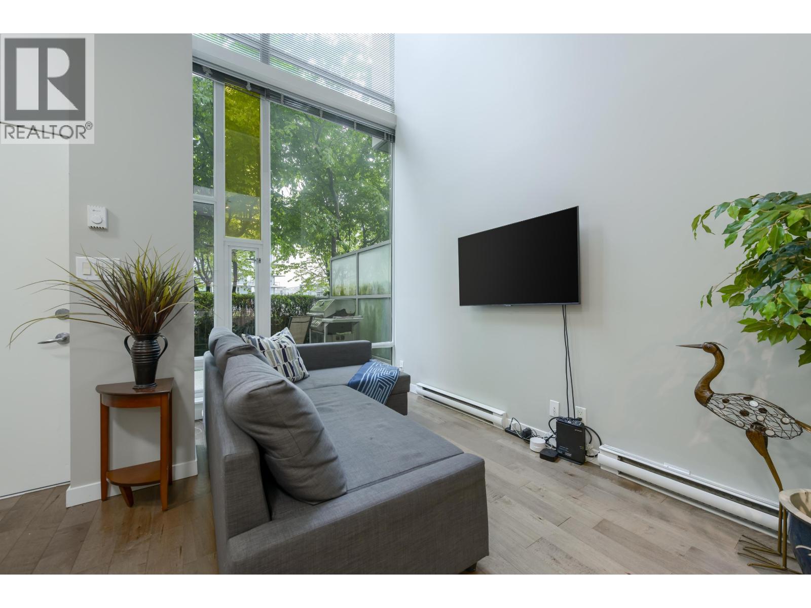 128 DUNSMUIR STREET, Vancouver