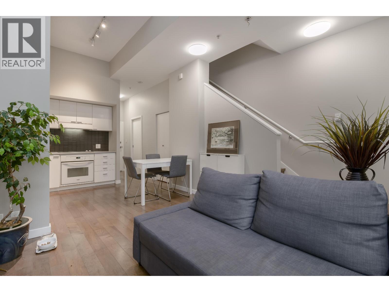 128 DUNSMUIR STREET, Vancouver