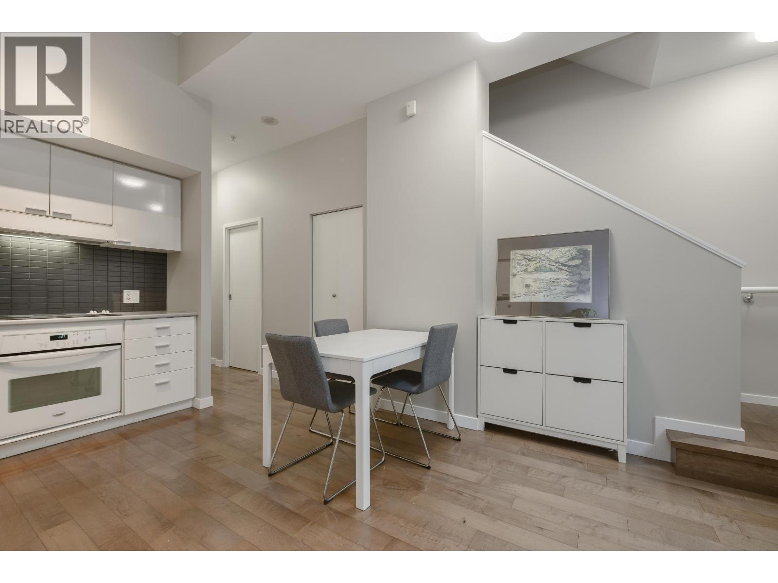 128 DUNSMUIR STREET, Vancouver