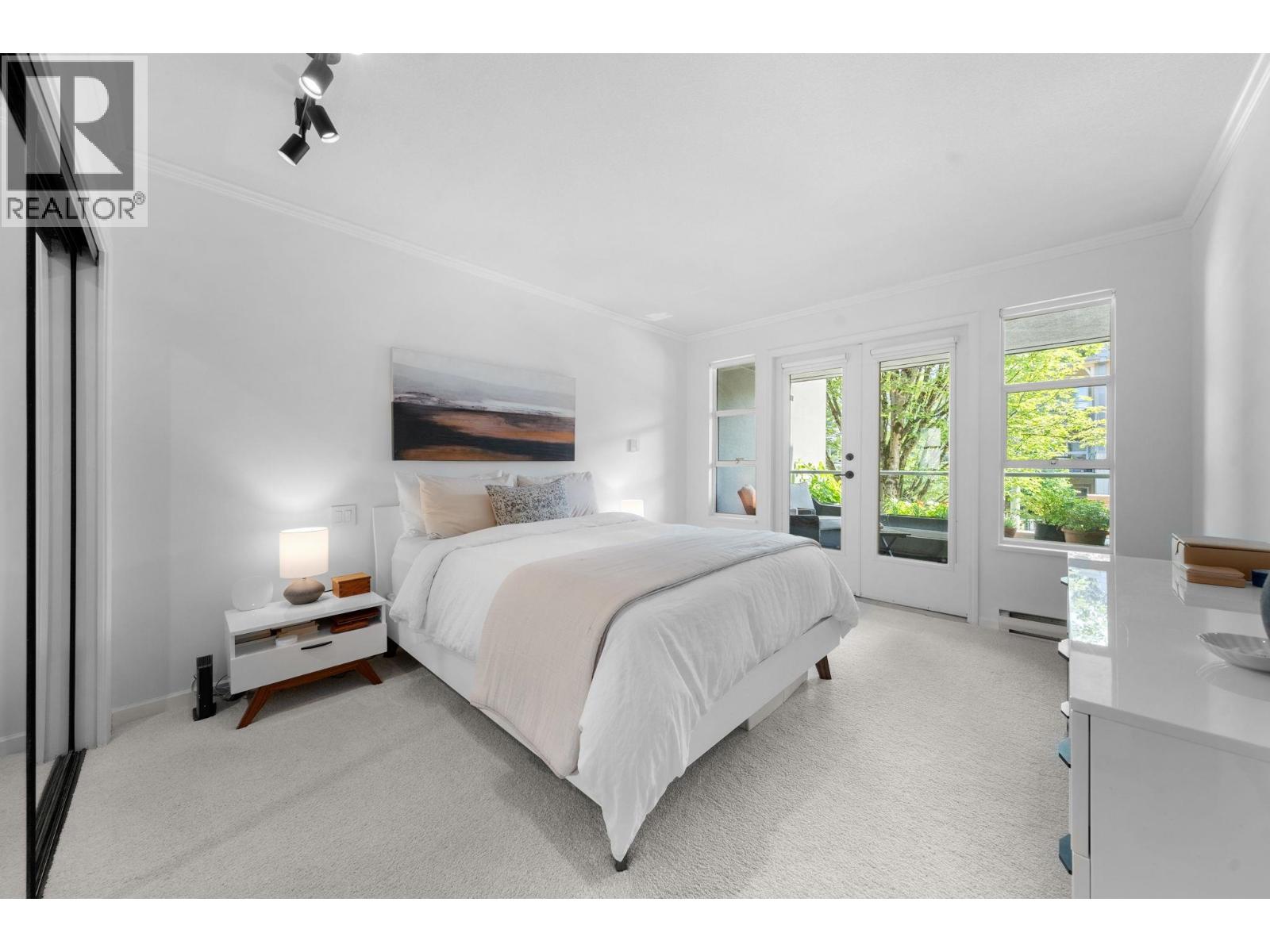 204 3151 WOODBINE DRIVE, North Vancouver