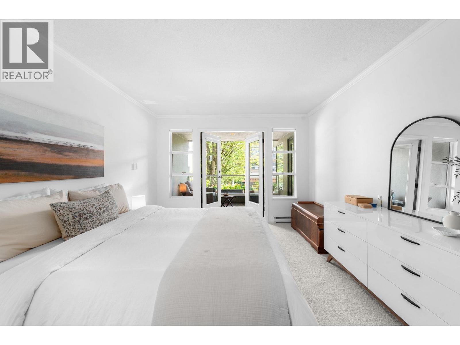 204 3151 WOODBINE DRIVE, North Vancouver