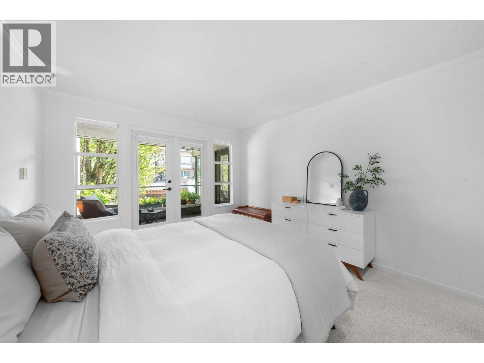 204 3151 WOODBINE DRIVE, North Vancouver