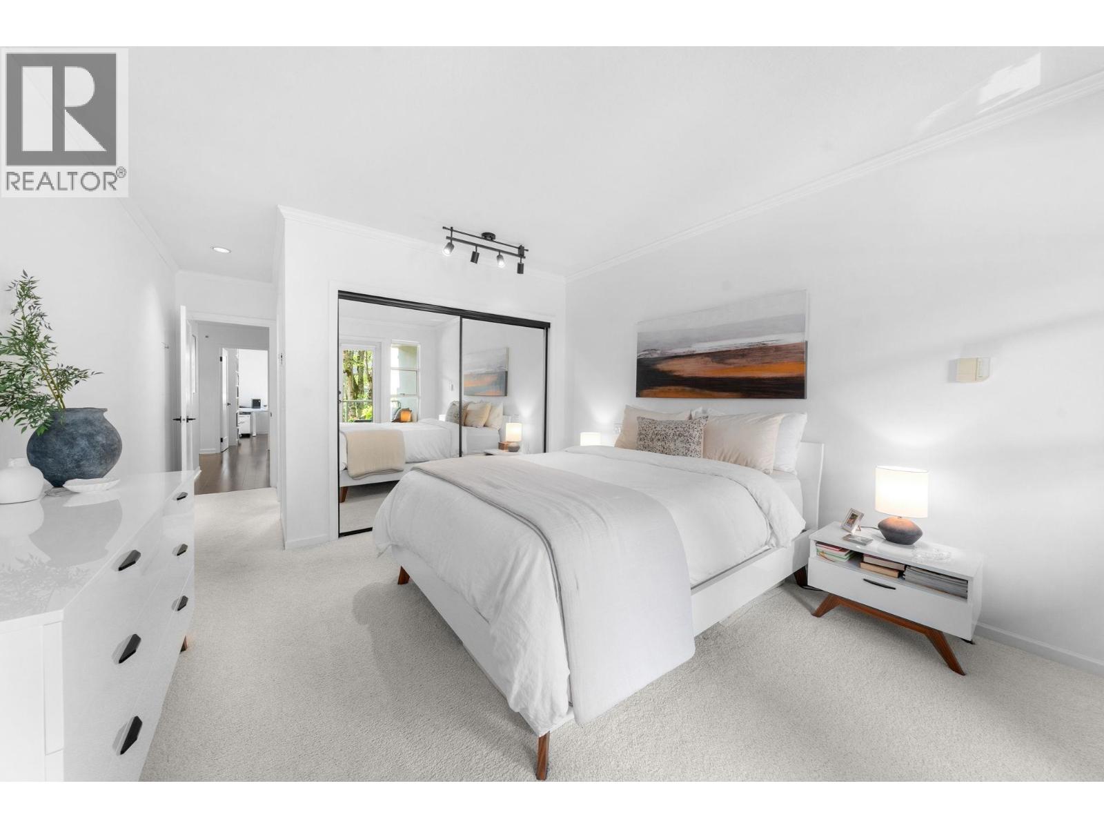 204 3151 WOODBINE DRIVE, North Vancouver