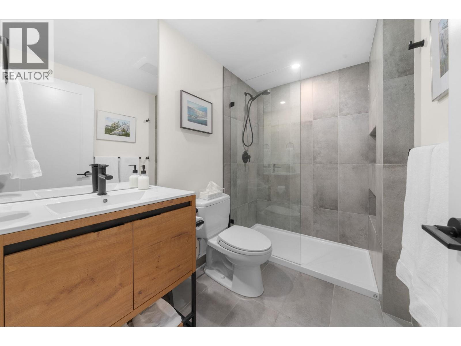 204 3151 WOODBINE DRIVE, North Vancouver