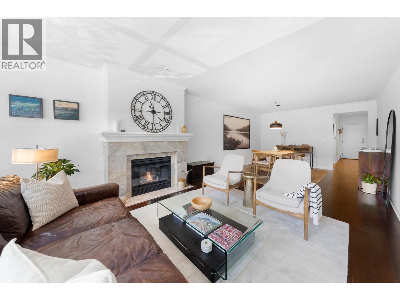 204 3151 WOODBINE DRIVE, North Vancouver