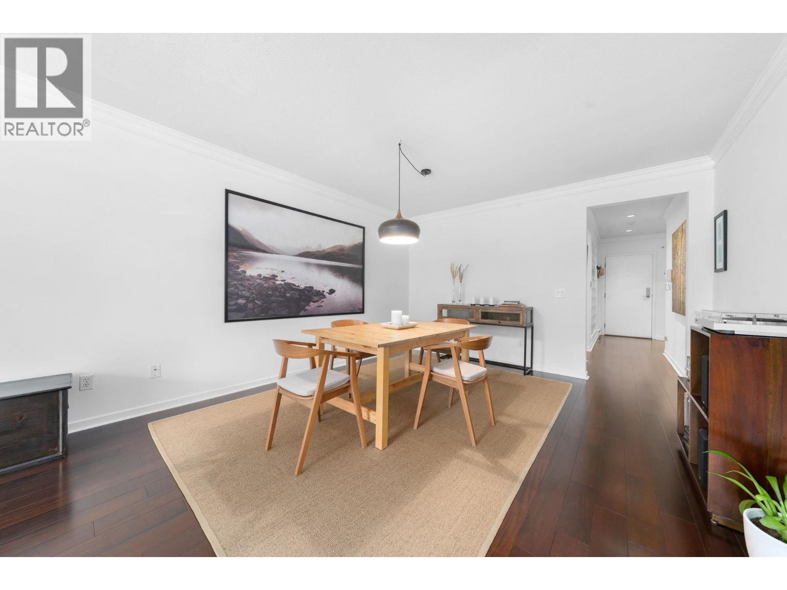 204 3151 WOODBINE DRIVE, North Vancouver