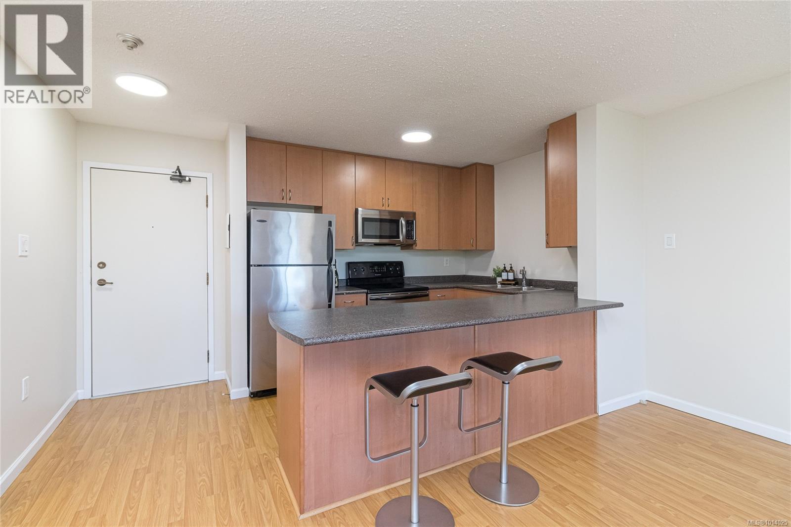 511 1745 Leighton Road, Victoria