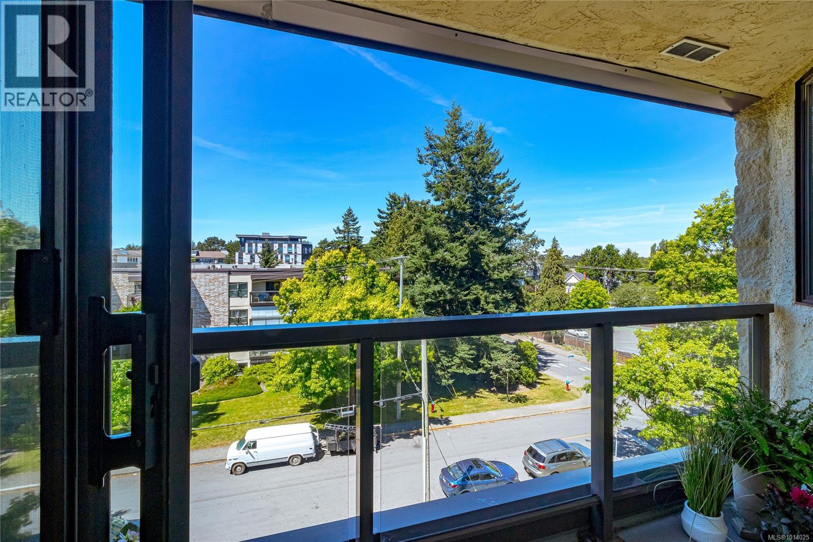 511 1745 Leighton Road, Victoria