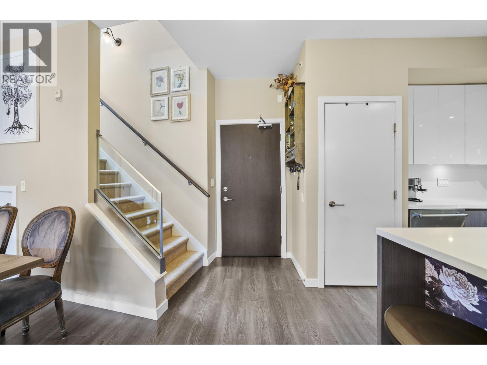 404 20 E ROYAL AVENUE, New Westminster