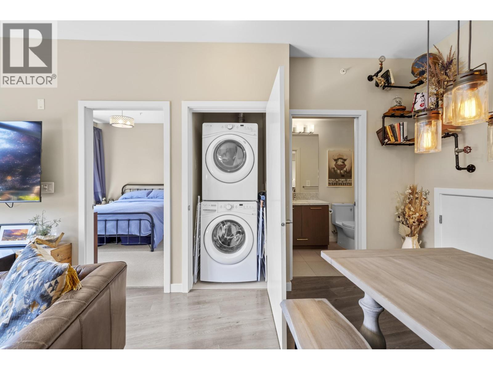 404 20 E ROYAL AVENUE, New Westminster
