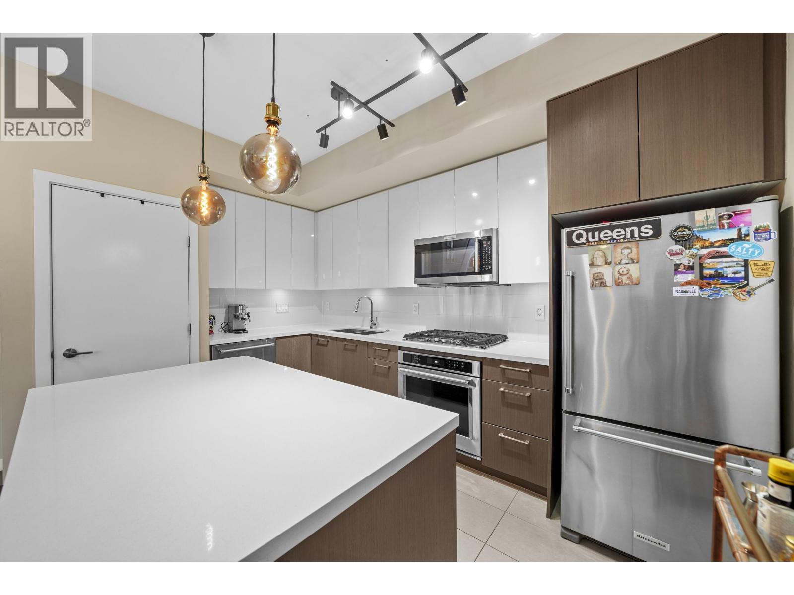 404 20 E ROYAL AVENUE, New Westminster