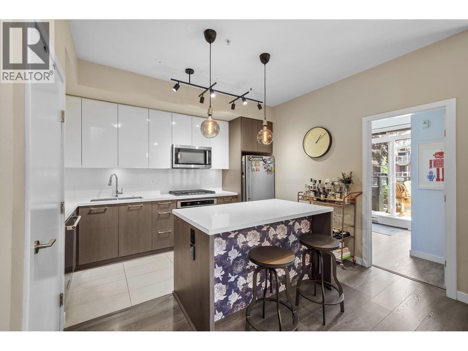 404 20 E ROYAL AVENUE, New Westminster