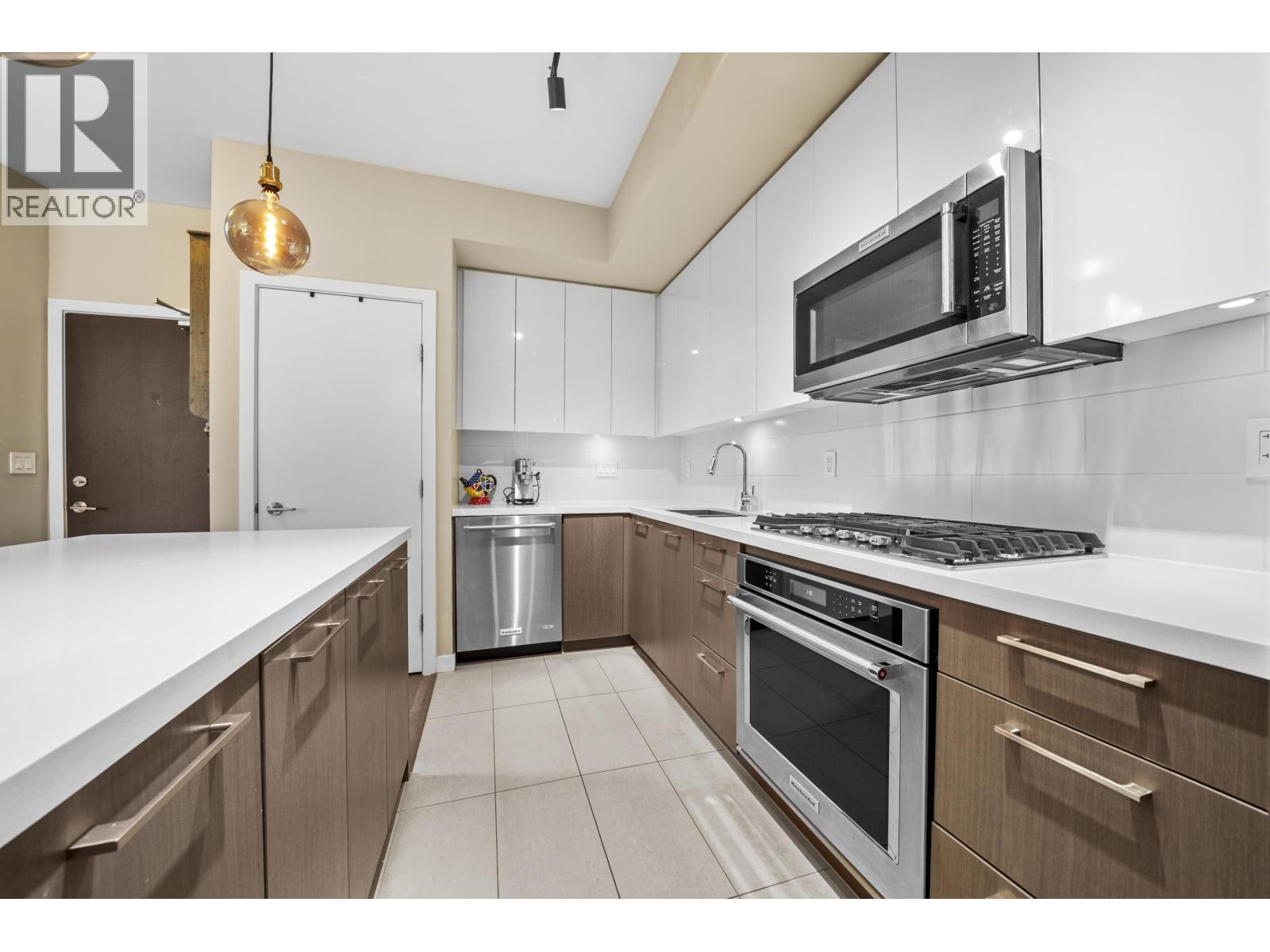 404 20 E ROYAL AVENUE, New Westminster